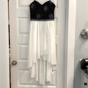 Strapless formal dress